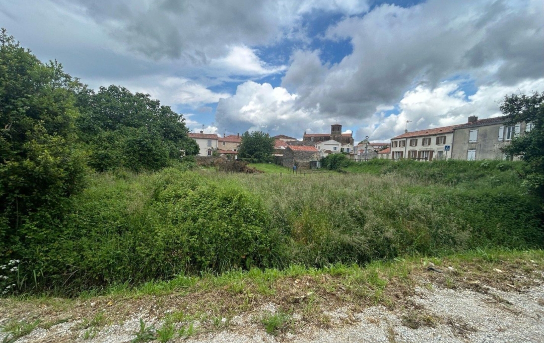 FAMICITY 2 : Terrain | SERIGNE (85200) | 0 m2 | 6 200 € 