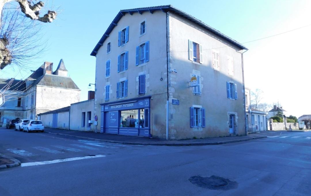 FAMICITY 2 : Local / Bureau | COULONGES-SUR-L'AUTIZE (79160) | 425 m2 | 172 000 € 