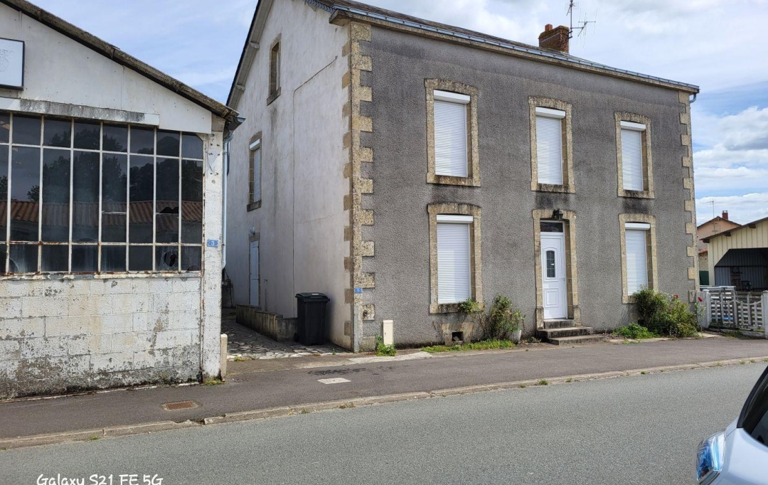 FAMICITY 2 : Maison / Villa | SAINT-HILAIRE-DE-VOUST (85120) | 188 m2 | 137 000 € 