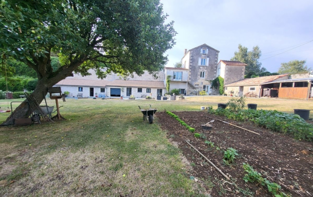 FAMICITY 2 : Maison / Villa | COULONGES-SUR-L'AUTIZE (79160) | 182 m2 | 279 000 € 
