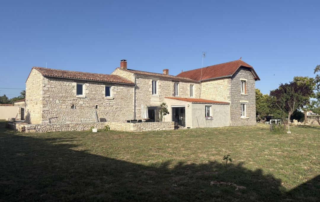 FAMICITY 2 : Maison / Villa | FONTENAY-LE-COMTE (85200) | 317 m2 | 522 000 &euro; 
