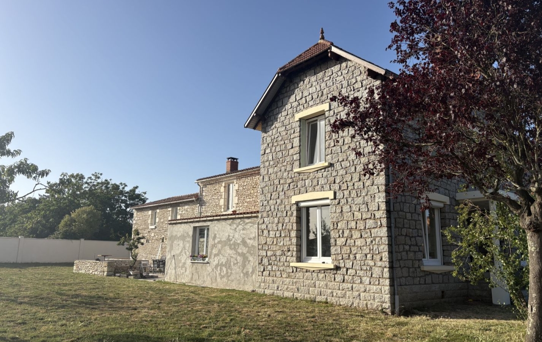 FAMICITY 2 : Maison / Villa | FONTENAY-LE-COMTE (85200) | 317 m2 | 522 000 &euro; 