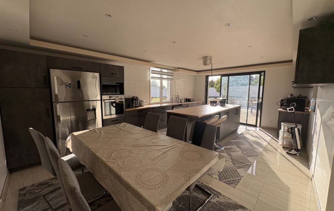 FAMICITY 2 : Maison / Villa | FONTENAY-LE-COMTE (85200) | 317 m2 | 522 000 &euro; 