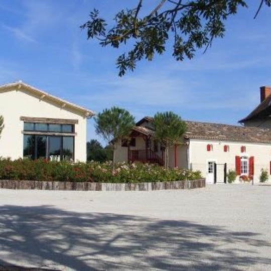  FAMICITY 2 : Domaines / Propriétés | LA ROCHE-CHALAIS (24490) | 385 m2 | 2 100 000 € 
