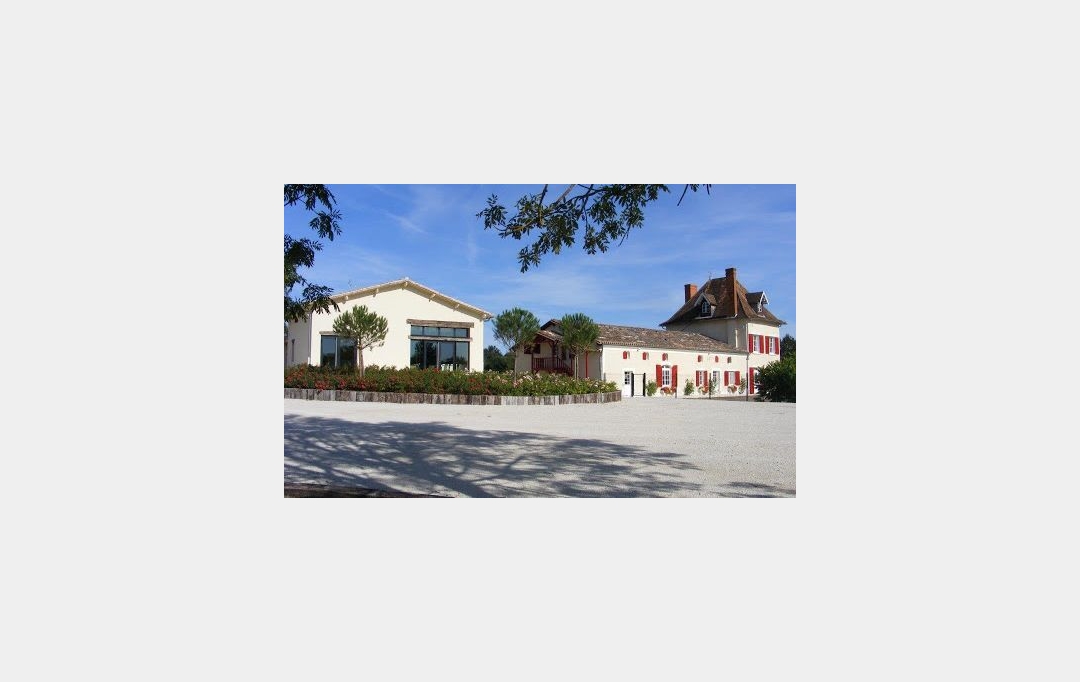 FAMICITY 2 : Domaines / Propriétés | LA ROCHE-CHALAIS (24490) | 385 m2 | 2 100 000 € 