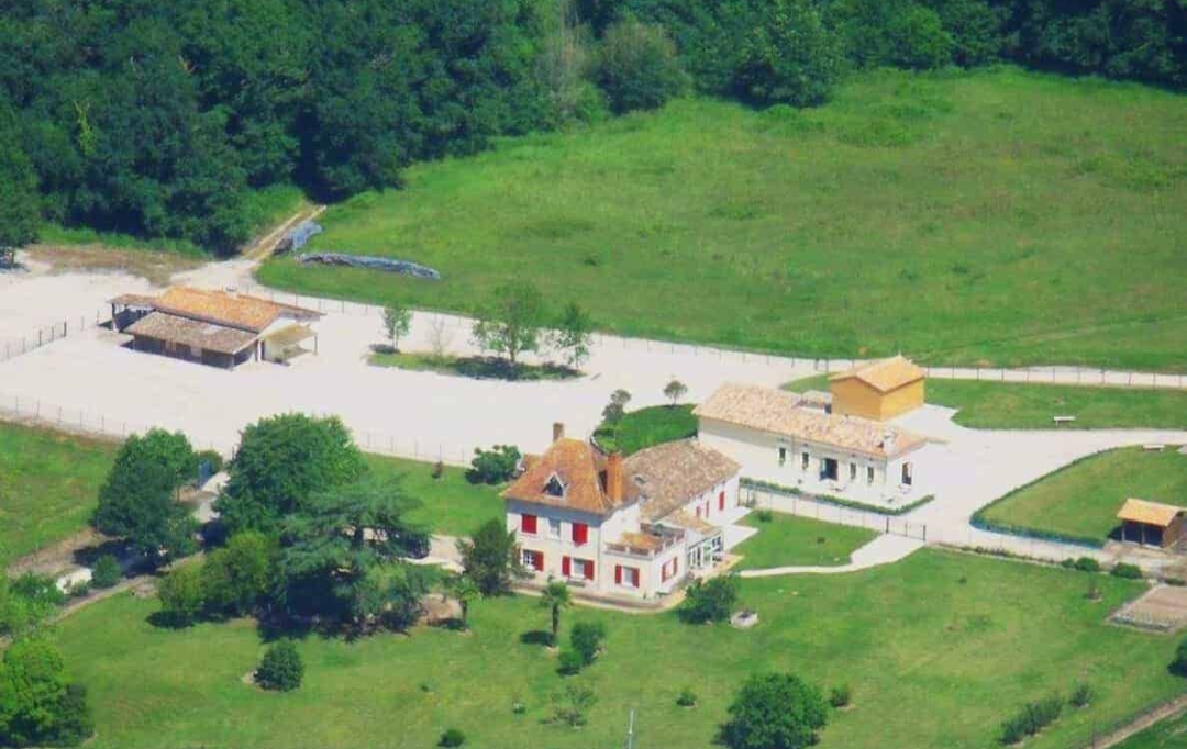 FAMICITY 2 : Domaines / Propriétés | LA ROCHE-CHALAIS (24490) | 385 m2 | 2 100 000 € 