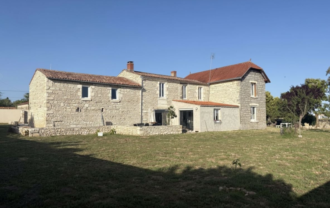 FAMICITY 2 : Maison / Villa | FONTENAY-LE-COMTE (85200) | 317 m2 | 522 000 &euro; 