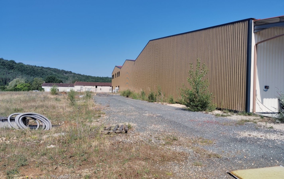 FAMICITY 2 : Autres | GRUN-BORDAS (24380) | 3 500 m2 | 3 675 000 &euro; 