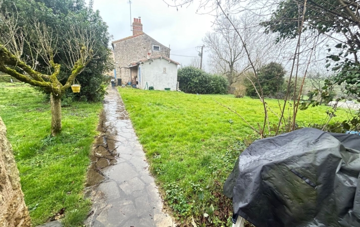 Maison BAZOGES-EN-PAREDS 104 m2 139 000 € Maison BAZOGES-EN-PAREDS 104 m2 139 000 €
