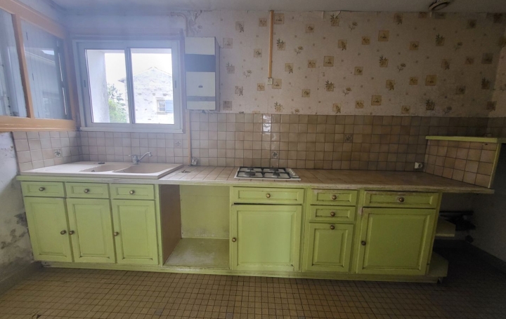 Maison COULONGES-SUR-L'AUTIZE 95 m2 59 500 € Maison COULONGES-SUR-L'AUTIZE 95 m2 59 500 €