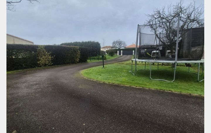 Maison   FONTENAY-LE-COMTE  145 m2 174 400 € 