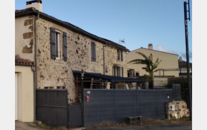 Maison   MERVENT  160 m2 176 000 € 