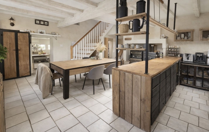 Maison   MERVENT  160 m2 176 000 € 