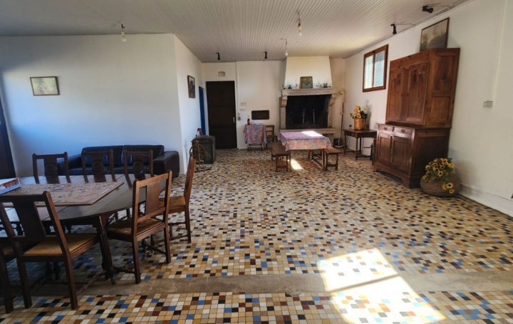 Maison   LARGEASSE  646 m2 137 000 € 