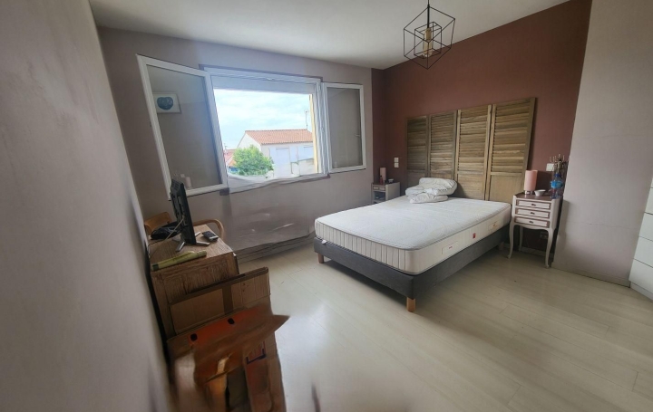 Maison   FONTENAY-LE-COMTE  112 m2 137 000 € 