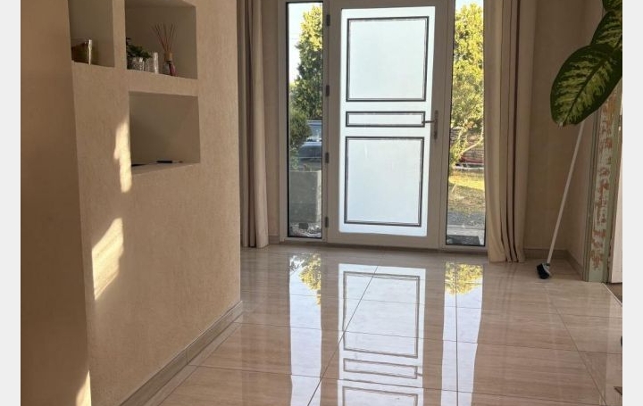 Maison   FONTENAY-LE-COMTE  317 m2 520 000 € 